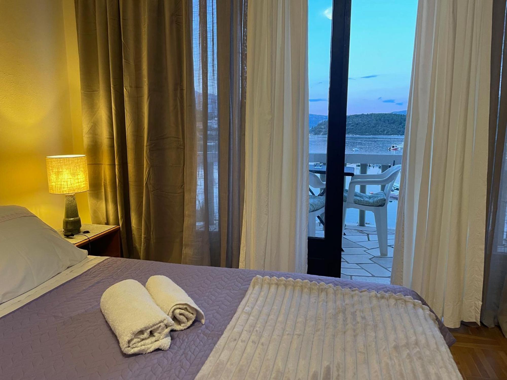 Apartments Ana By The Sea Lumbarda Buitenkant foto